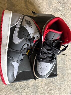 Nike Kids High-Top Sneakers in Black, Gray & Red